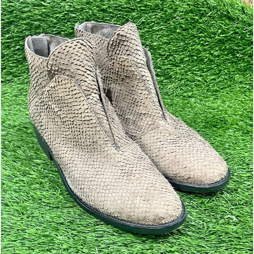 Eileen Fisher TUCK2-LT Embossed Leather Graphite Colored Booties Sz 7.5